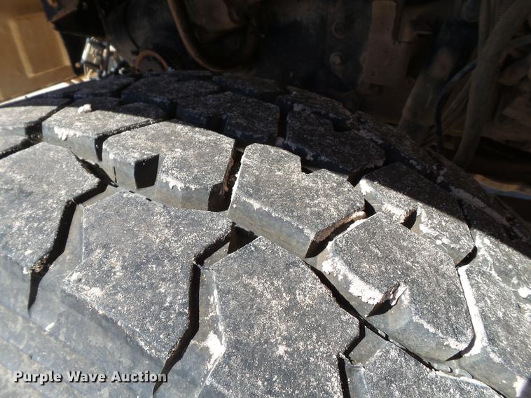 image for item BJ9951 2010 International 7300 bucket truck