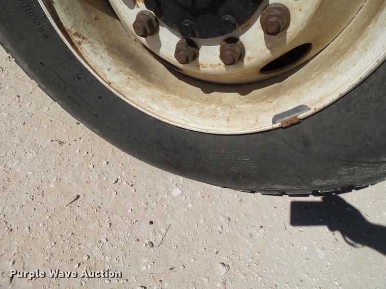 image for item BJ9951 2010 International 7300 bucket truck