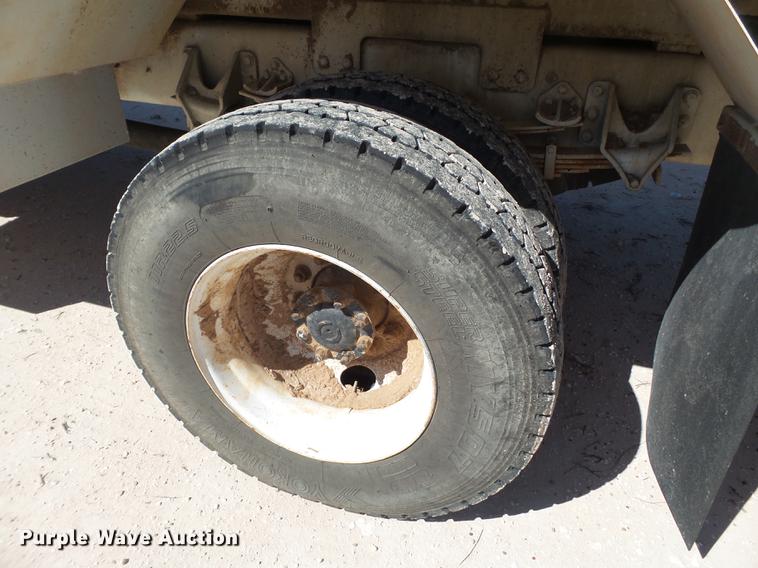 image for item BJ9951 2010 International 7300 bucket truck