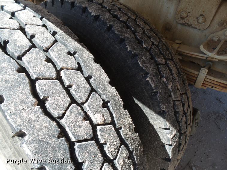 image for item BJ9951 2010 International 7300 bucket truck