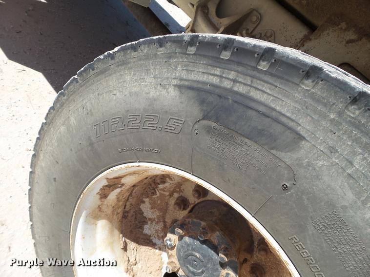 image for item BJ9951 2010 International 7300 bucket truck