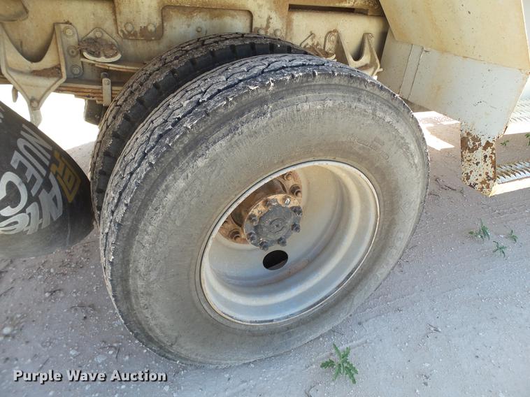 image for item BJ9951 2010 International 7300 bucket truck