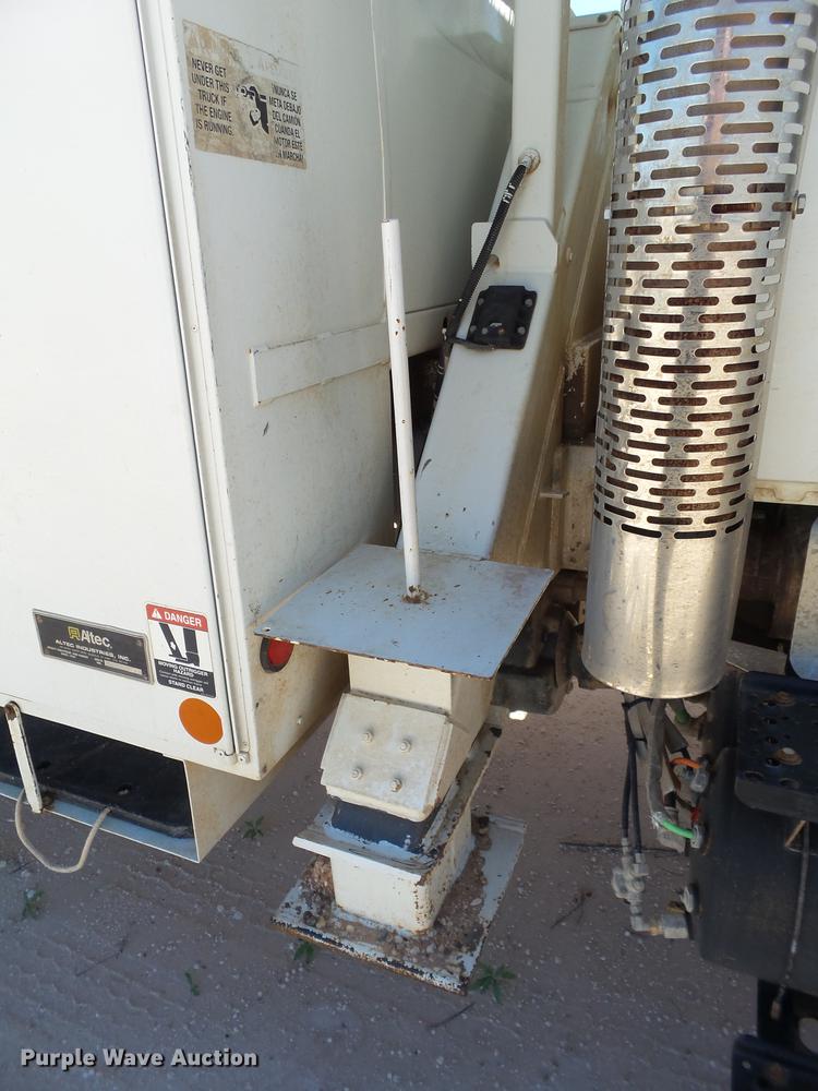 image for item BJ9951 2010 International 7300 bucket truck