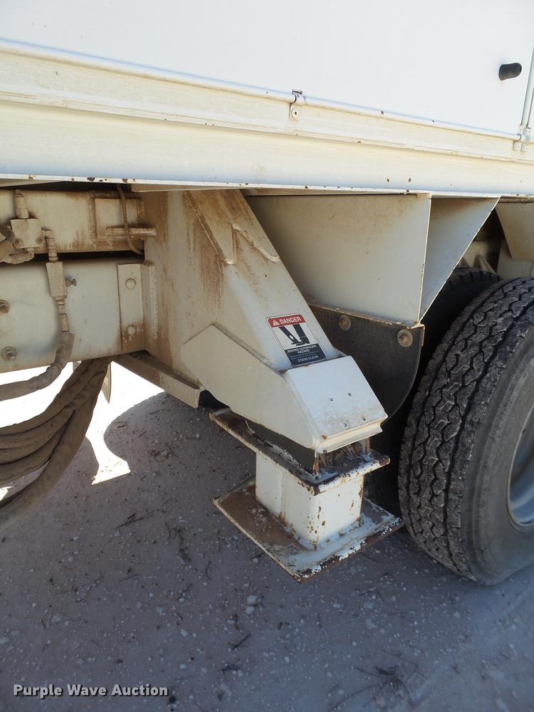 image for item BJ9951 2010 International 7300 bucket truck