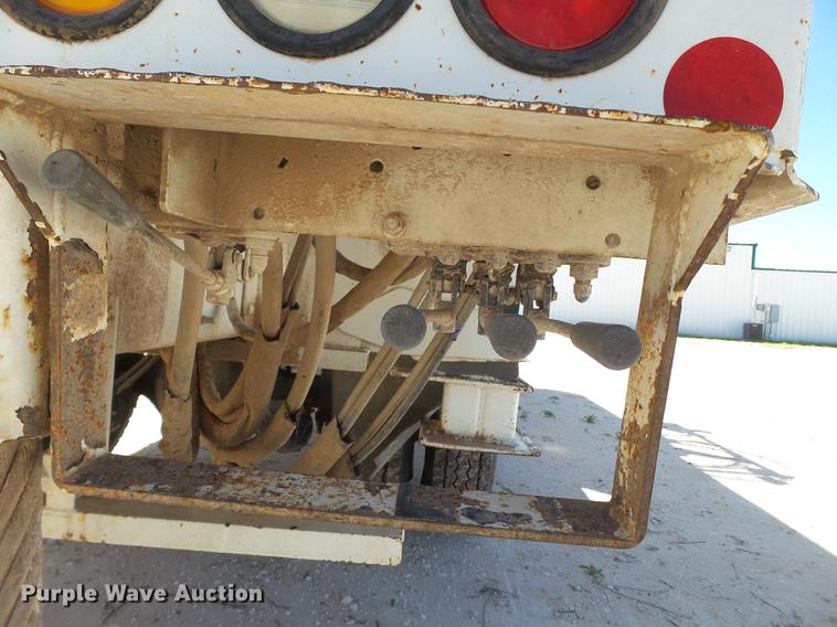 image for item BJ9951 2010 International 7300 bucket truck