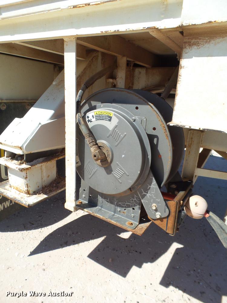 image for item BJ9951 2010 International 7300 bucket truck