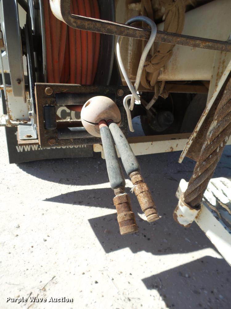 image for item BJ9951 2010 International 7300 bucket truck