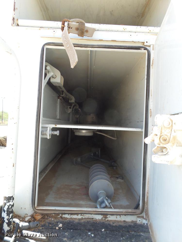 image for item BJ9951 2010 International 7300 bucket truck