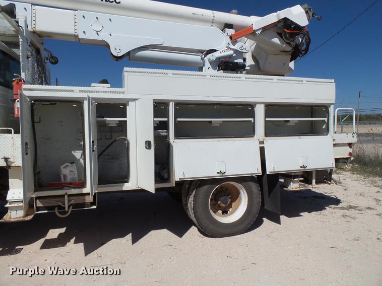 image for item BJ9951 2010 International 7300 bucket truck