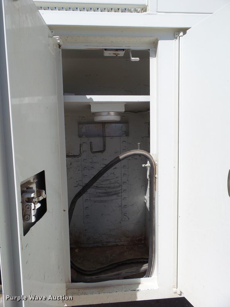 image for item BJ9951 2010 International 7300 bucket truck