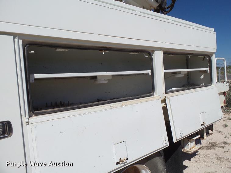 image for item BJ9951 2010 International 7300 bucket truck