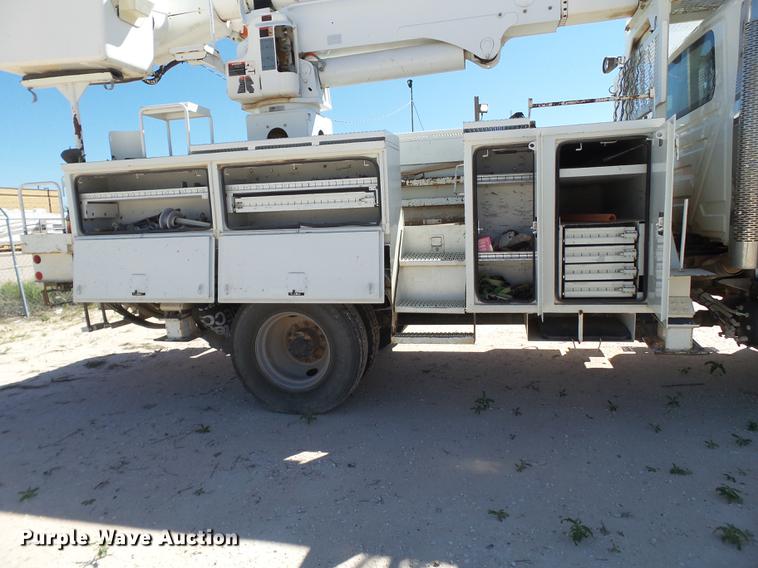 image for item BJ9951 2010 International 7300 bucket truck