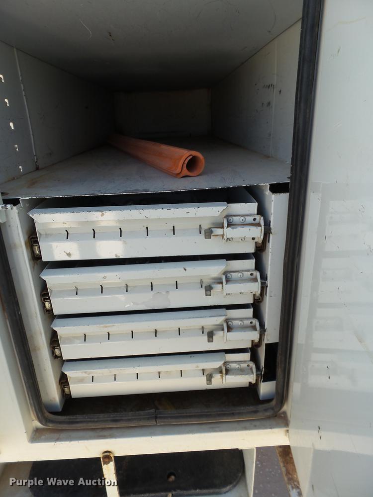 image for item BJ9951 2010 International 7300 bucket truck