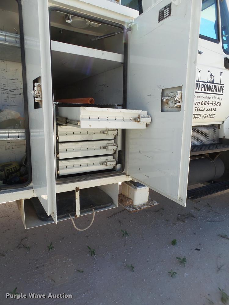 image for item BJ9951 2010 International 7300 bucket truck