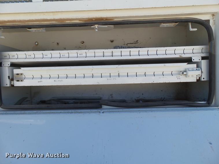 image for item BJ9951 2010 International 7300 bucket truck