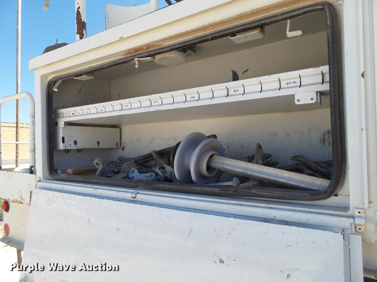 image for item BJ9951 2010 International 7300 bucket truck