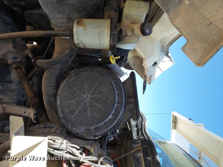 image for item BJ9951 2010 International 7300 bucket truck