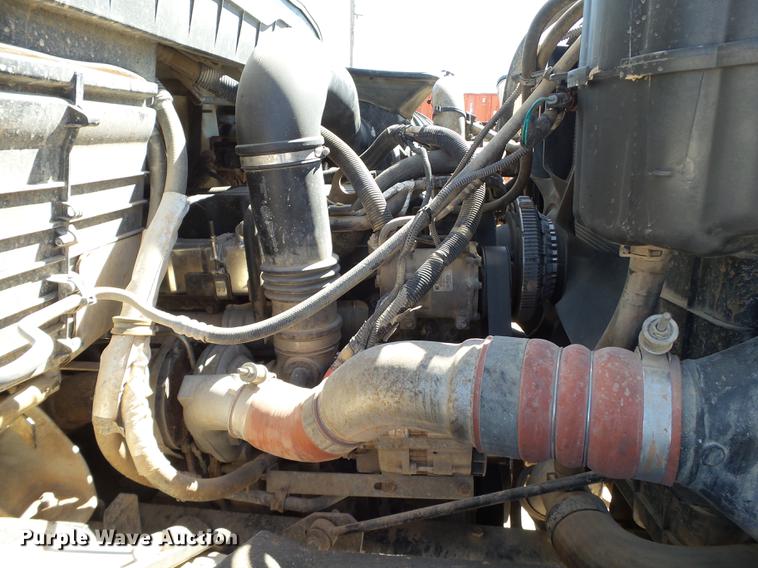 image for item BJ9951 2010 International 7300 bucket truck