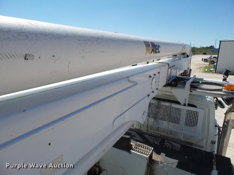 image for item BJ9951 2010 International 7300 bucket truck