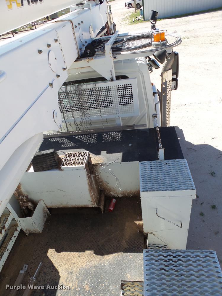 image for item BJ9951 2010 International 7300 bucket truck