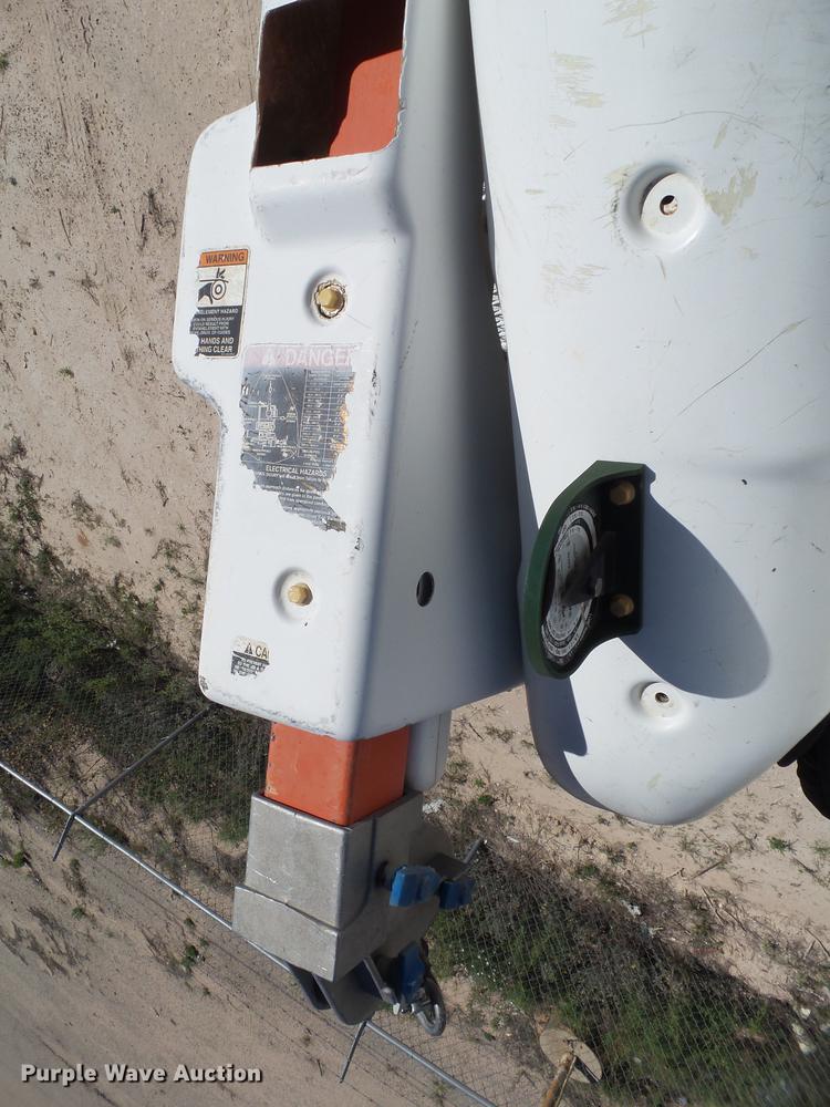 image for item BJ9951 2010 International 7300 bucket truck