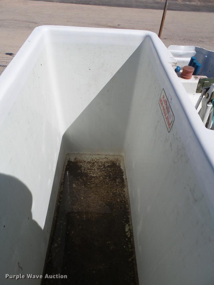 image for item BJ9951 2010 International 7300 bucket truck