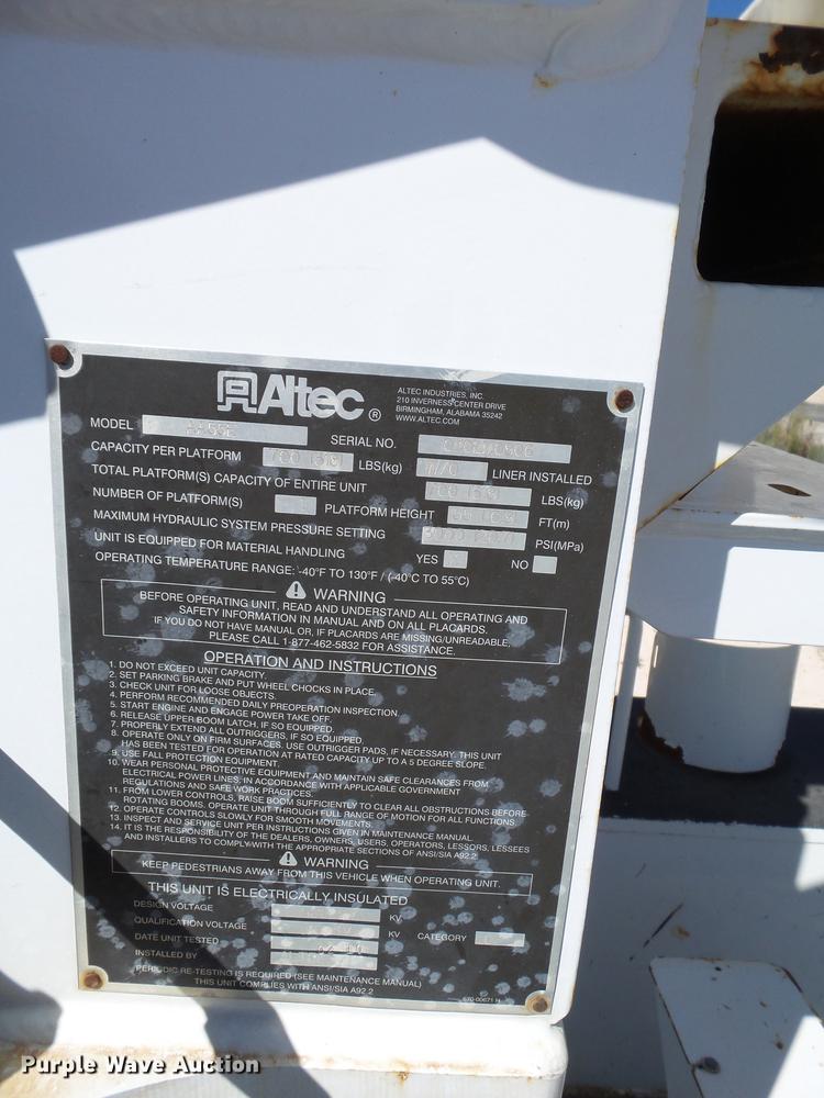 image for item BJ9951 2010 International 7300 bucket truck