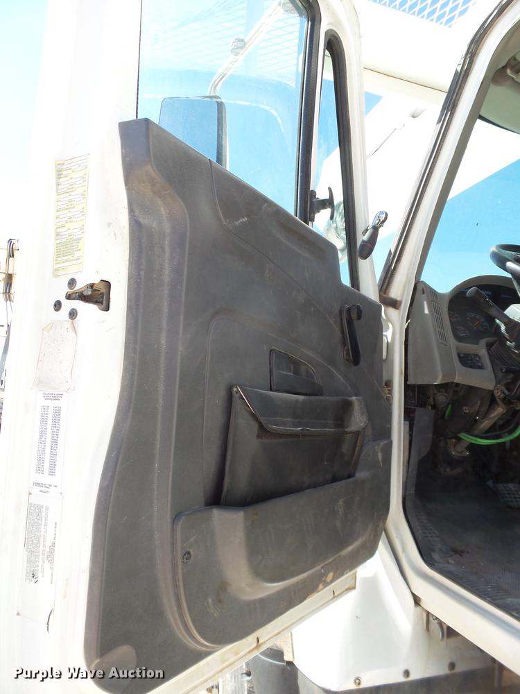 image for item BJ9951 2010 International 7300 bucket truck