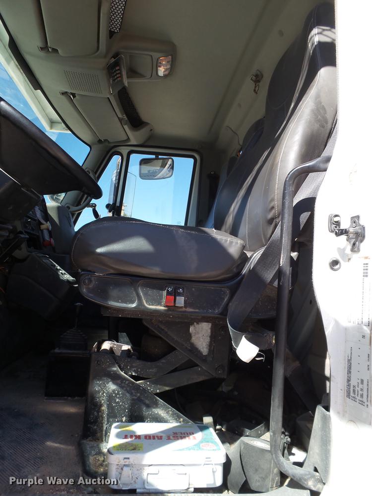 image for item BJ9951 2010 International 7300 bucket truck