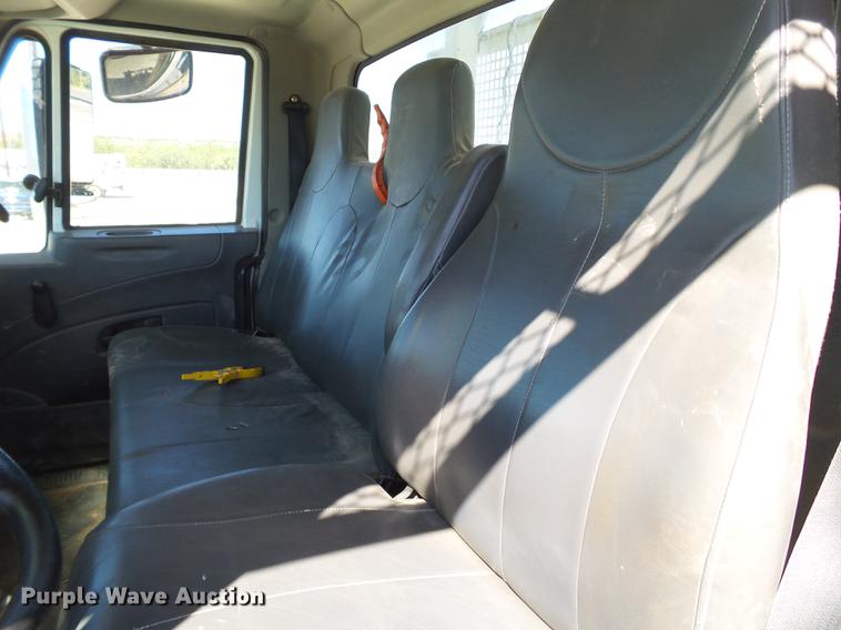 image for item BJ9951 2010 International 7300 bucket truck