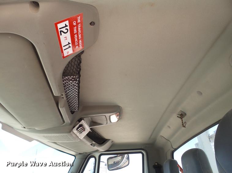 image for item BJ9951 2010 International 7300 bucket truck