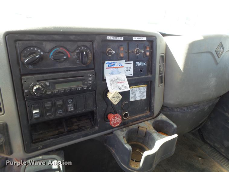 image for item BJ9951 2010 International 7300 bucket truck