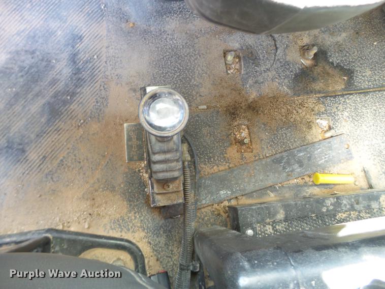 image for item BJ9951 2010 International 7300 bucket truck