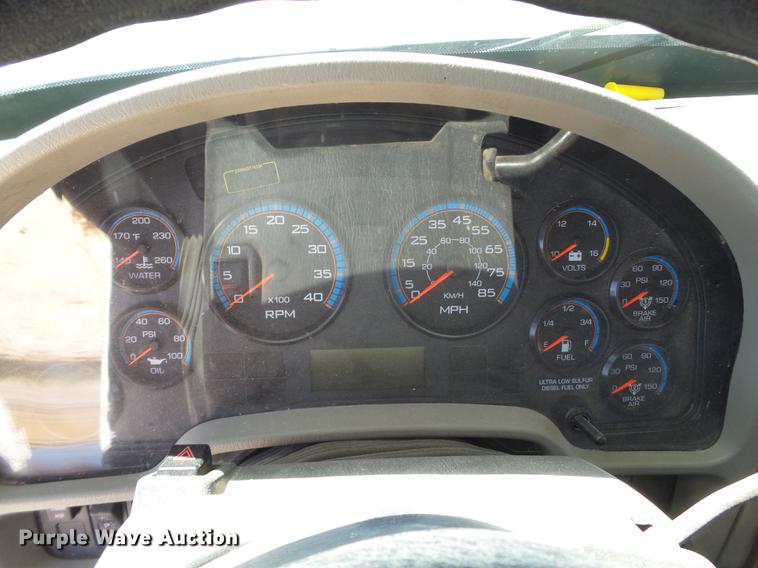 image for item BJ9951 2010 International 7300 bucket truck