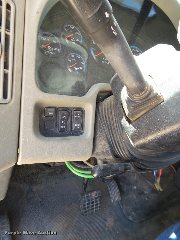 image for item BJ9951 2010 International 7300 bucket truck