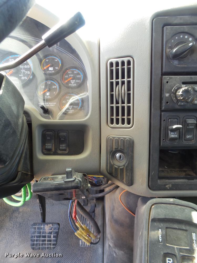 image for item BJ9951 2010 International 7300 bucket truck