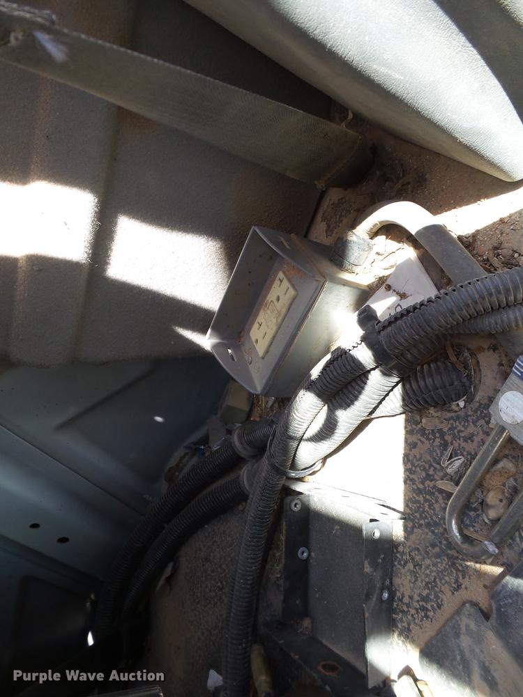 image for item BJ9951 2010 International 7300 bucket truck