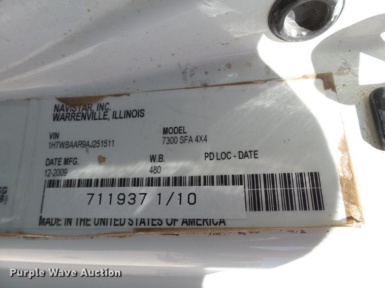 image for item BJ9951 2010 International 7300 bucket truck