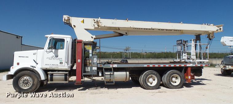 image for item BJ9952 2002 Western Star 4864FX crane truck
