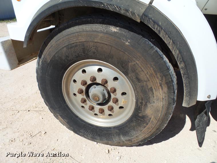 image for item BJ9952 2002 Western Star 4864FX crane truck