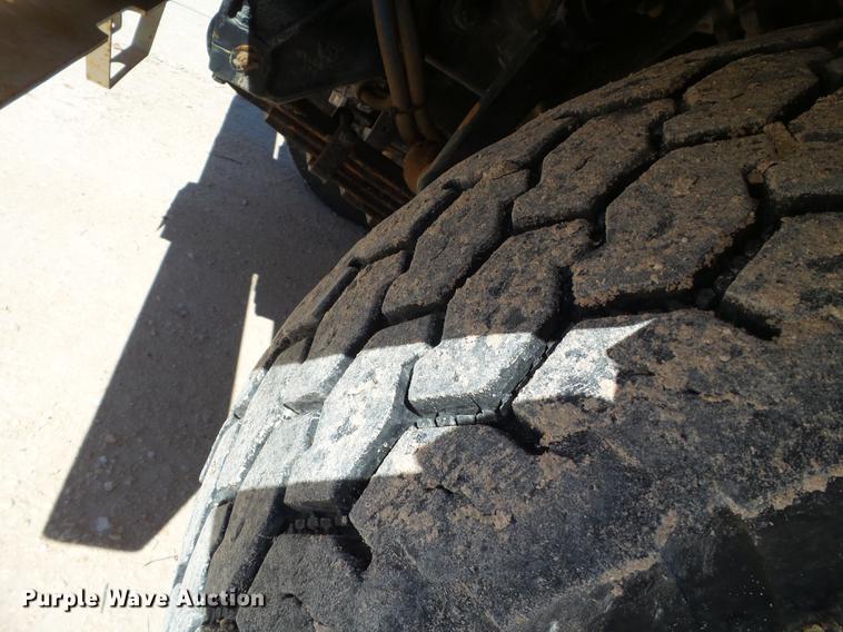 image for item BJ9952 2002 Western Star 4864FX crane truck