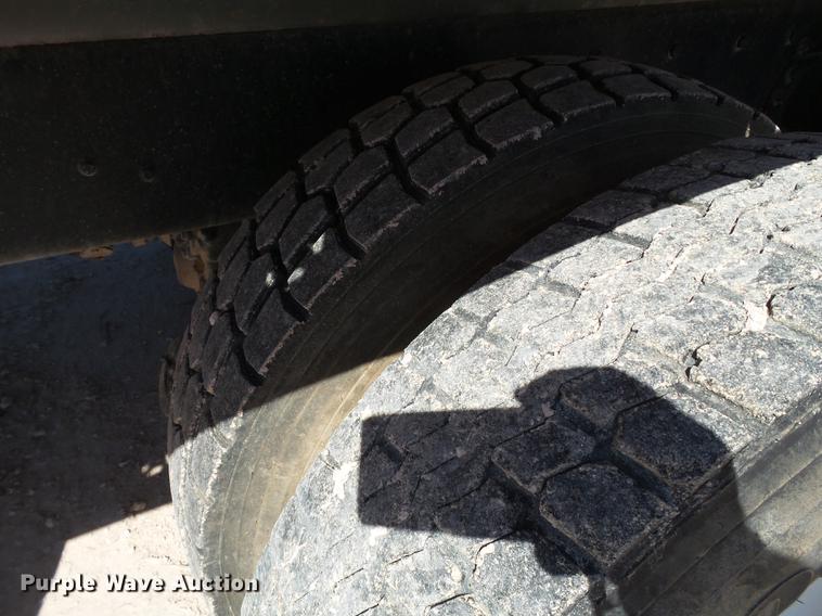 image for item BJ9952 2002 Western Star 4864FX crane truck