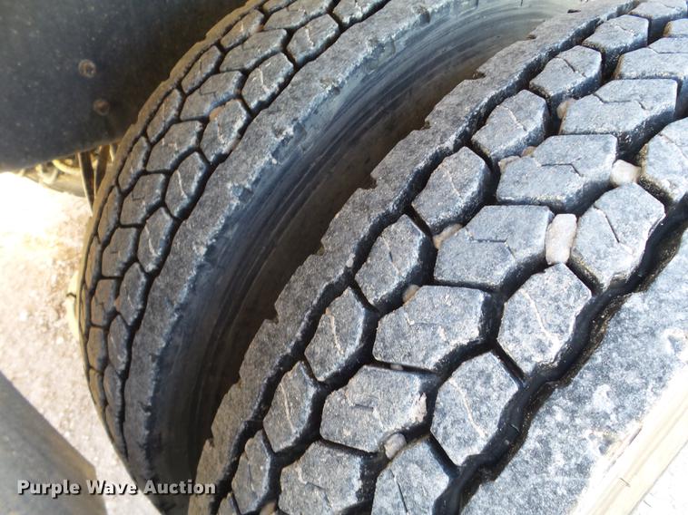 image for item BJ9952 2002 Western Star 4864FX crane truck