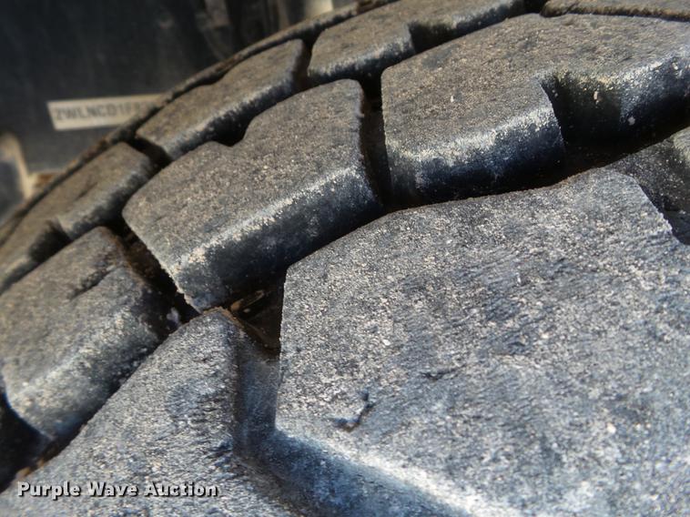 image for item BJ9952 2002 Western Star 4864FX crane truck