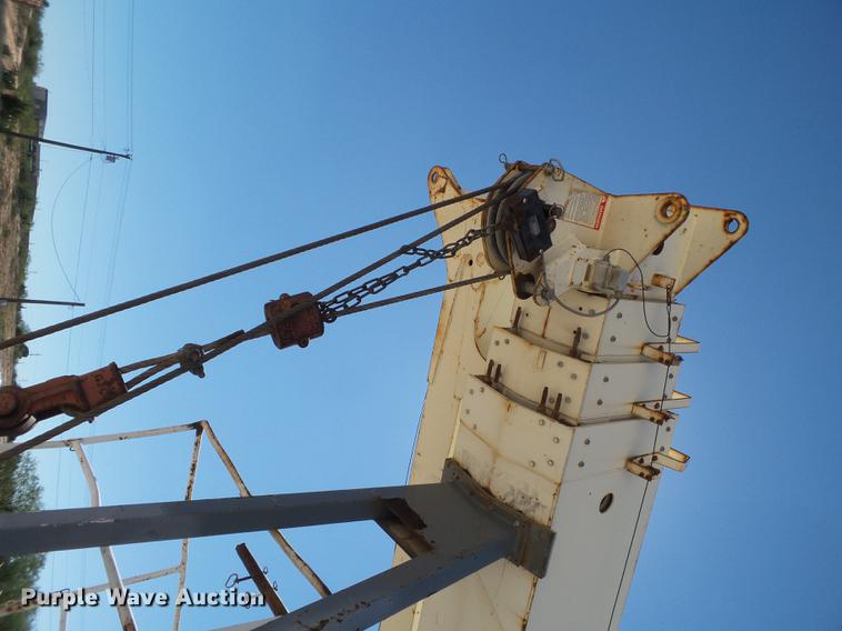 image for item BJ9952 2002 Western Star 4864FX crane truck