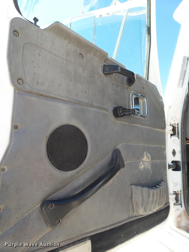 image for item BJ9952 2002 Western Star 4864FX crane truck