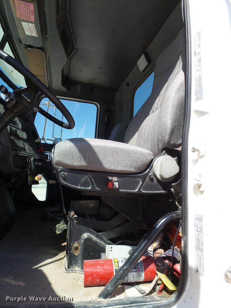 image for item BJ9952 2002 Western Star 4864FX crane truck