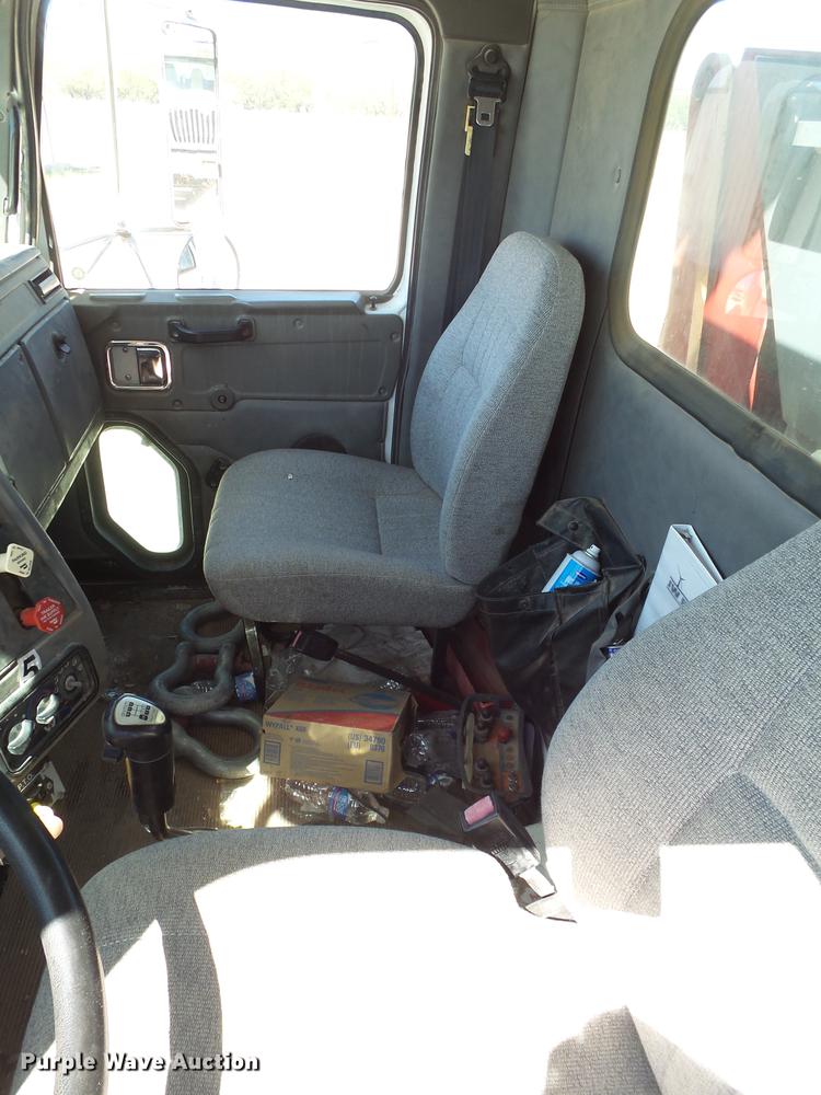 image for item BJ9952 2002 Western Star 4864FX crane truck