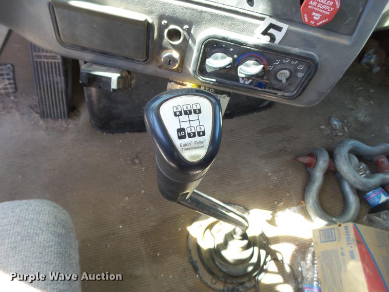 image for item BJ9952 2002 Western Star 4864FX crane truck