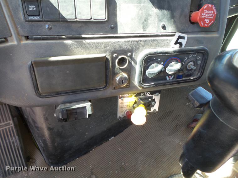 image for item BJ9952 2002 Western Star 4864FX crane truck